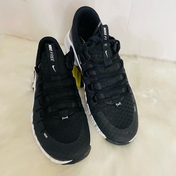 New Women’s Nike Free Metcon 5 Black Sneakers - Picture 3 of 9